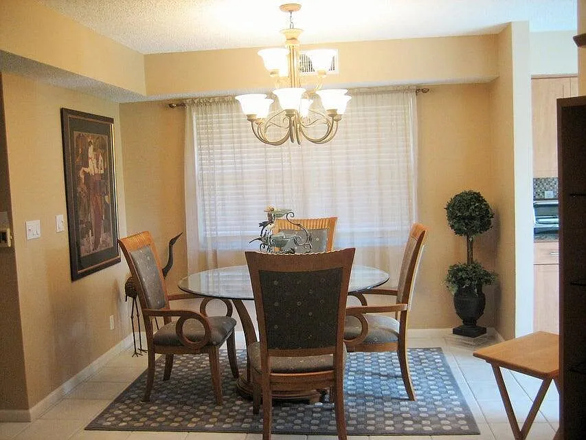 2 bed, 2.0 bath, 1271 sqft, $5,800 — Photo 4