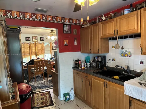 5517 NE 3rd Ave, Oakland Park, FL 33334