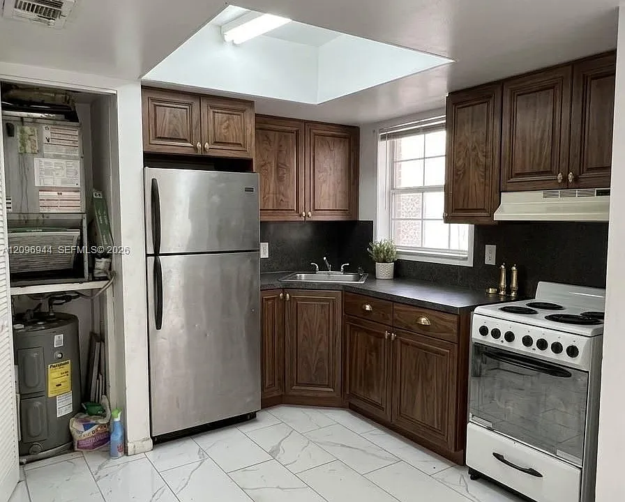 101 NE 41st St #E87