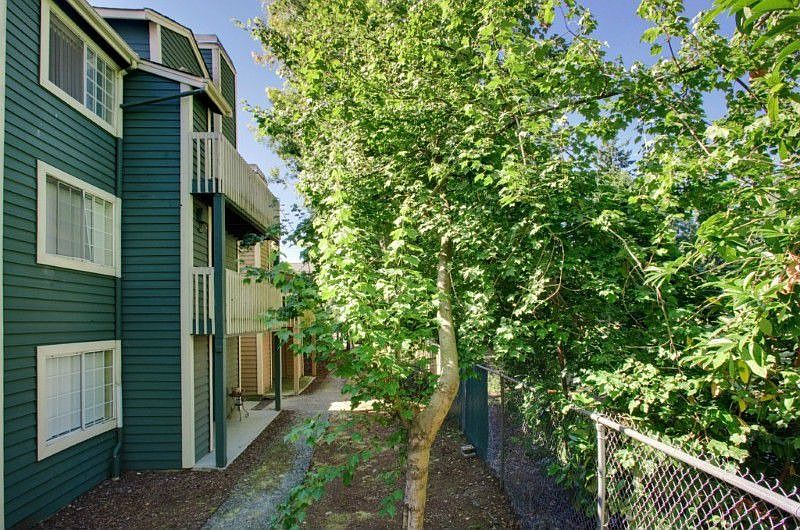 Welcome to Newport Village Condos! Charming 2 BR, 1 bath, top floor end unit. Close to all amenities.