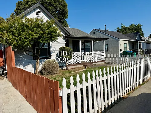 1832 N Berkeley Ave Photo 1