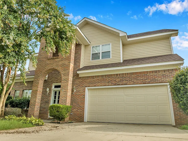 112 Myles Ln — Photo 3