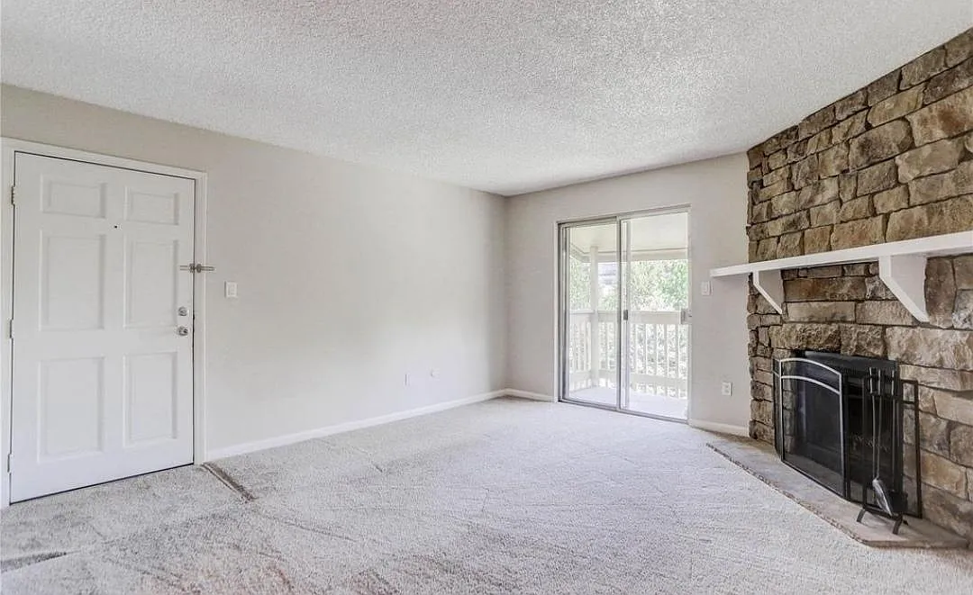 2 bed, 904 sqft, $1,650 — Photo 3