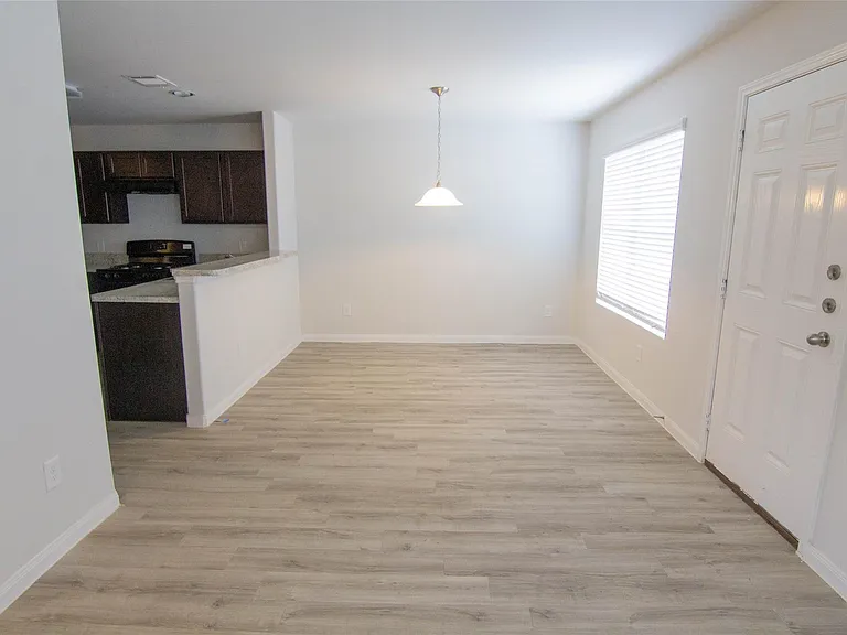 5490 Quail Cove Ln — Photo 3
