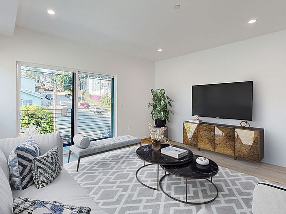 4th image of 3820 Montclair St #3822-1/2