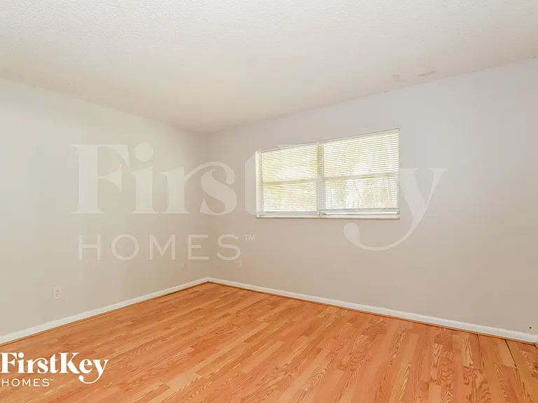 520 Georgia Ave — Photo 8