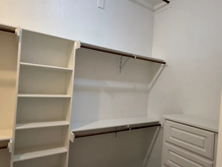 2207 Canterbury Dr — Photo 29