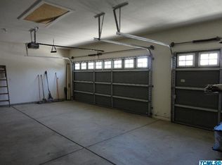 2811 S Parkwood St, Visalia, CA 93277
