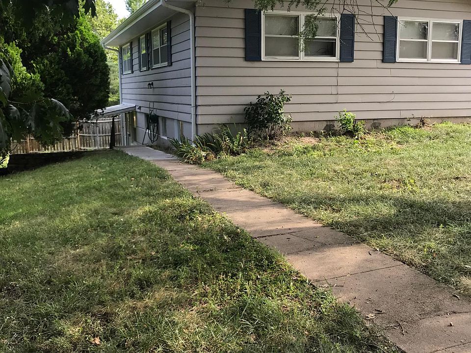 Walkout up/down duplex...lots of sunlight because the lower level is a walkout unit
