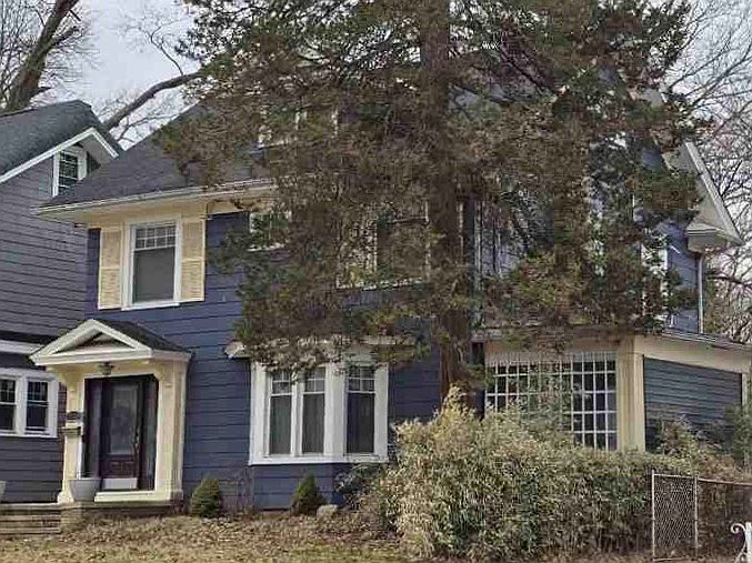 2nd image of 1700 Lee Rd