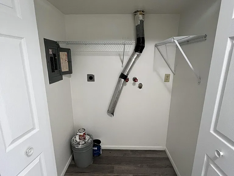 2302 E Glendale Blvd #2 — Photo 4