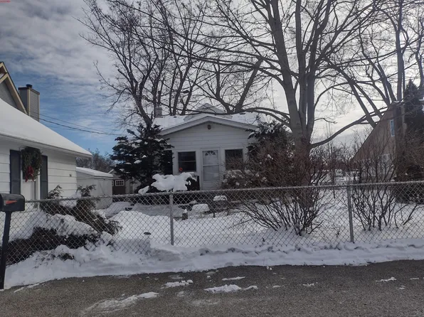 1415 Sunnyside Dr, Johnsburg, IL 60051