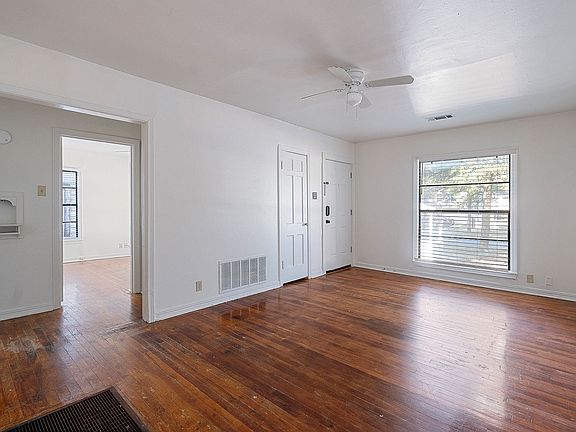4th image of 713 N Harrison Ave