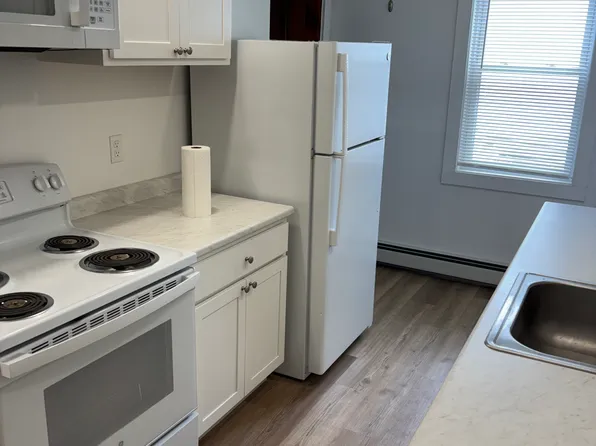 168 Washington St APT 3, Keene, NH 03431