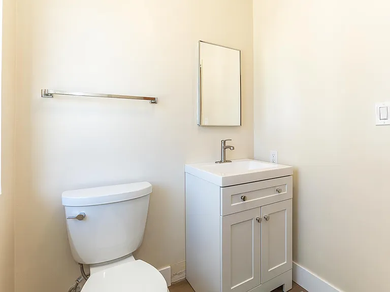 1/2 bath