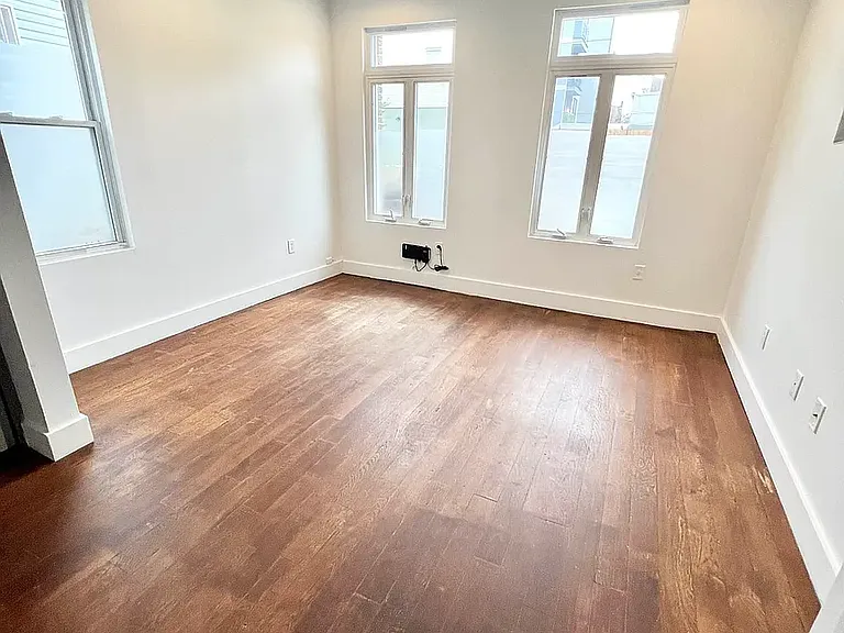 38 Catherine St #1R — Photo 4
