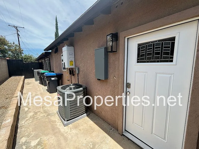 2 bed, 1.0 bath, 500 sqft, $2,300 — Photo 2