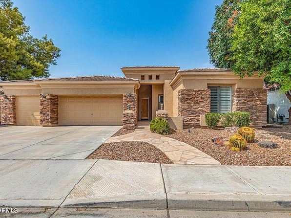 462 W Carob Dr