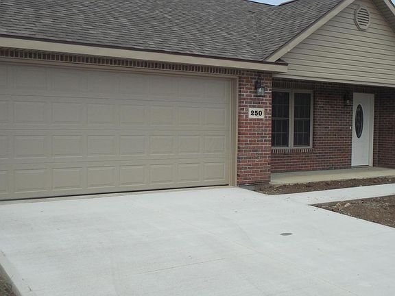 2nd image of 250 Coates Ct