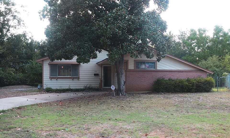1st image of 1915 Brookview Dr