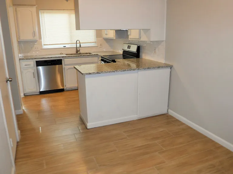 526 Greenlea Chase W — Photo 6