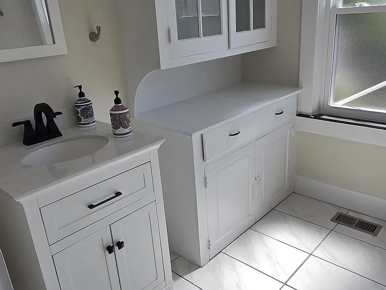 2201 Bashford Manor Ln — Photo 16