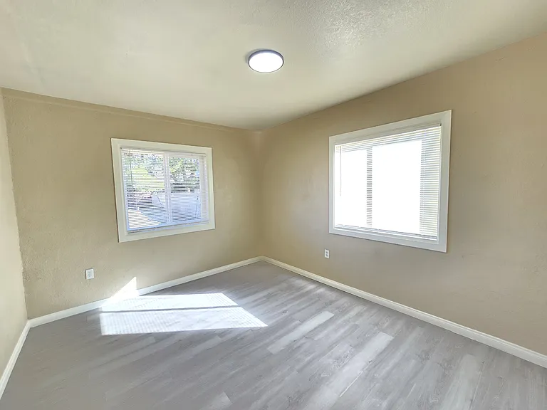 8651 S Loop Blvd — Photo 7