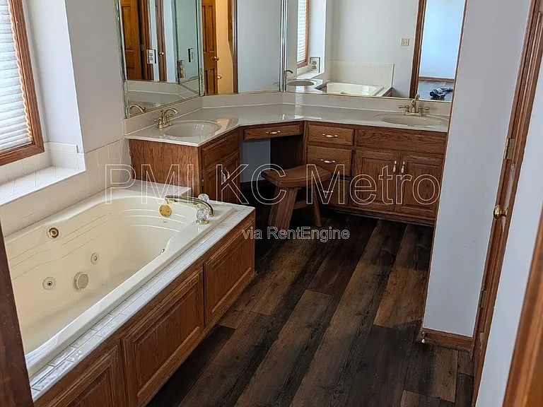 3905 SW 14th St — Photo 34