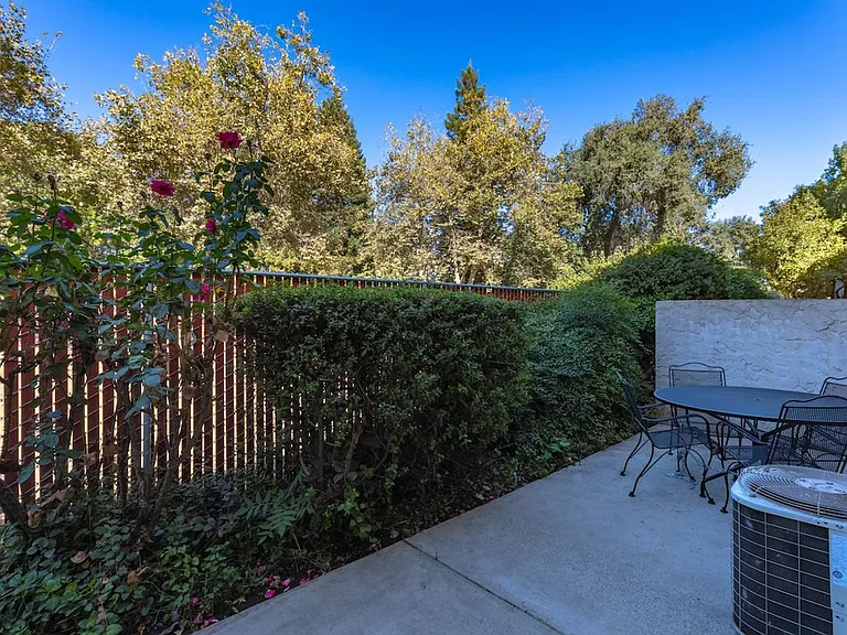Legacy Townhome — Photo 16