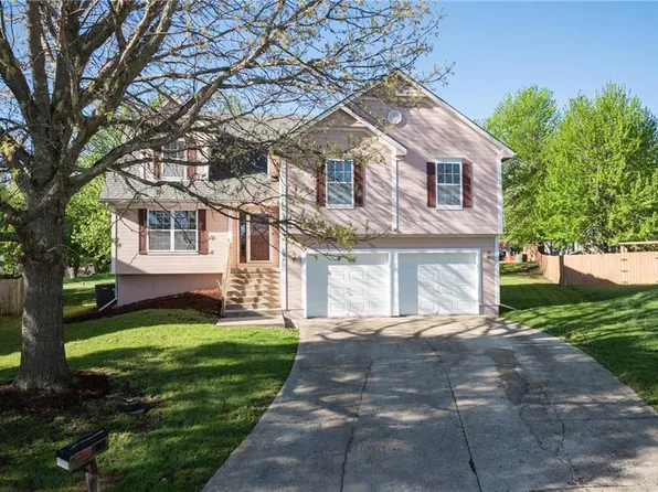 104 NE Stonebridge Ct, Blue Springs, MO 64014