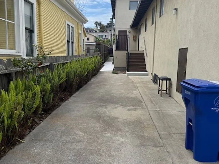 544 Van Buren St — Photo 2