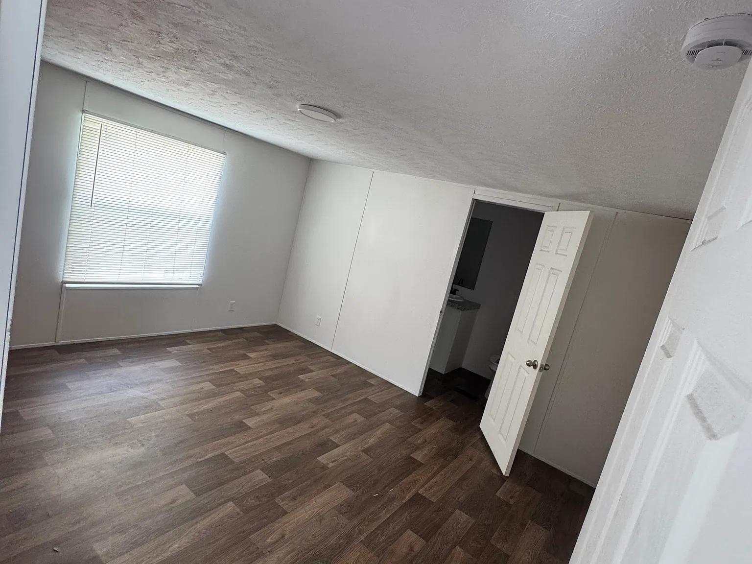 3 bed, 1100 sqft, $1,150 — Photo 4