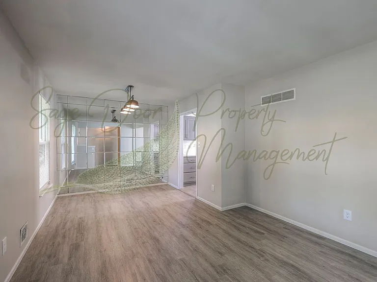 11913 Sycamore Ave — Photo 13