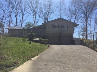 104 Hilltop Dr, Oneida, TN 37841