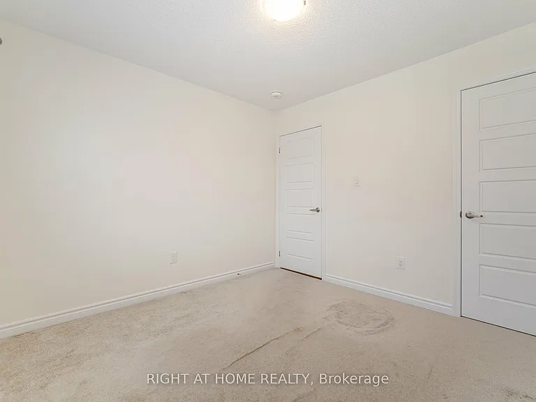 908 Sumac Cres — Photo 31