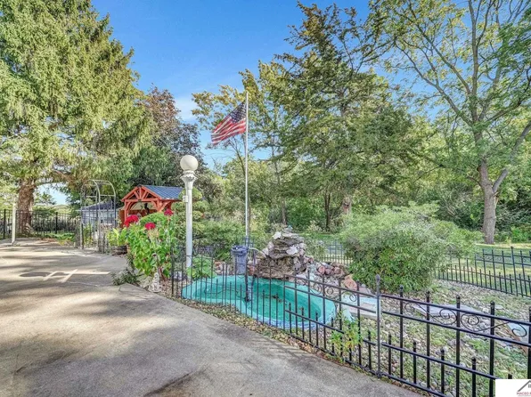 1830 Parklane St, Crete, NE 68333