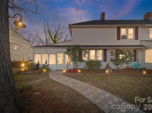 35 Boyden St, Badin, NC 28009