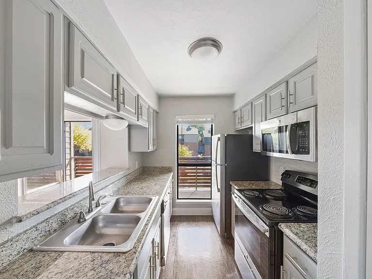 Avondale Parc @ Bellmar — Photo 13