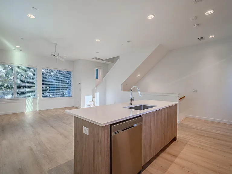 4911 Belmont Ave #13 — Photo 25