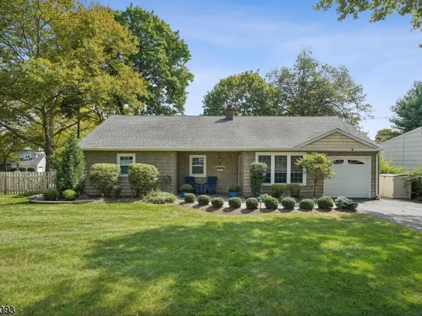 8 Spier Dr, Livingston Twp., NJ 07039