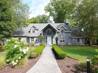 120 Mill Hollow Dr, Chagrin Falls, OH