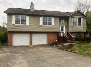6701 Shimmering Brooks Ln, Knoxville, TN 37918