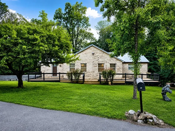 302 Swiper Dr, Smithville, TN 37166
