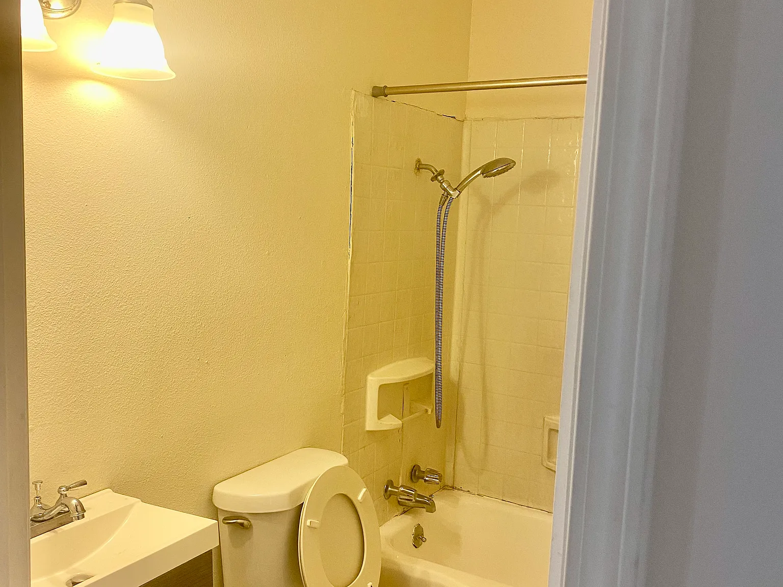 2 bed, 800 sqft, $1,100 — Photo 4