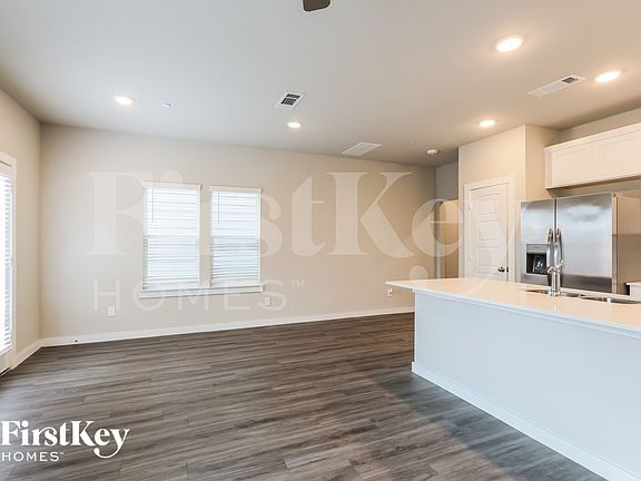 3rd image of 18334 W Centro Cir