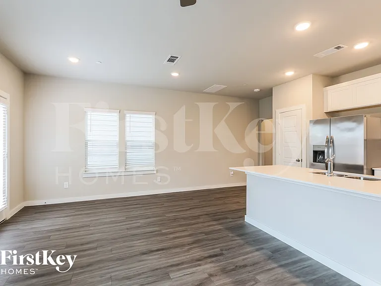 18334 W Centro Cir — Photo 3