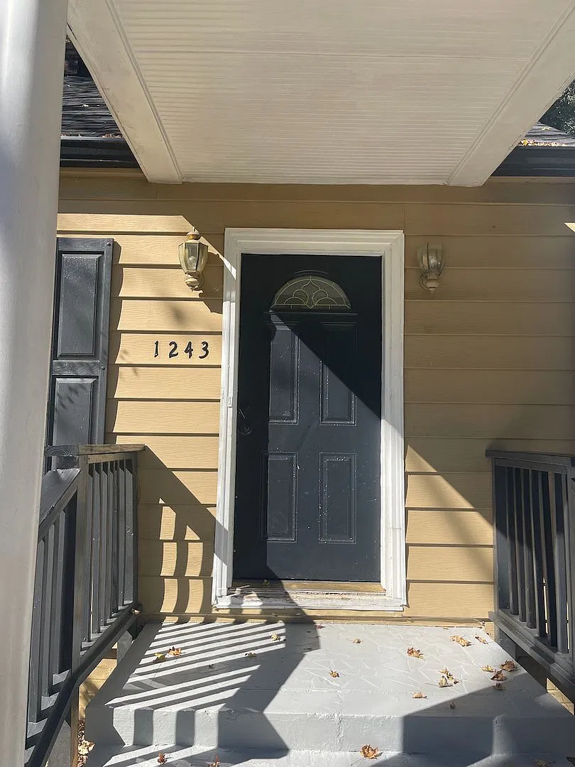 4-Bedroom with Basement in Venetian Hills — Photo 2