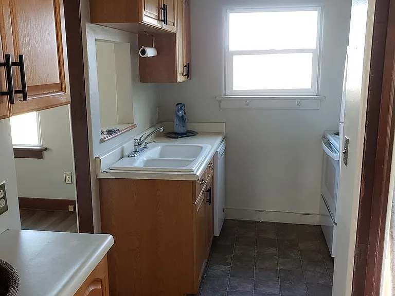 935 NE Maple St — Photo 11
