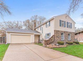 10221 Rich Cir, Bloomington, MN 55437