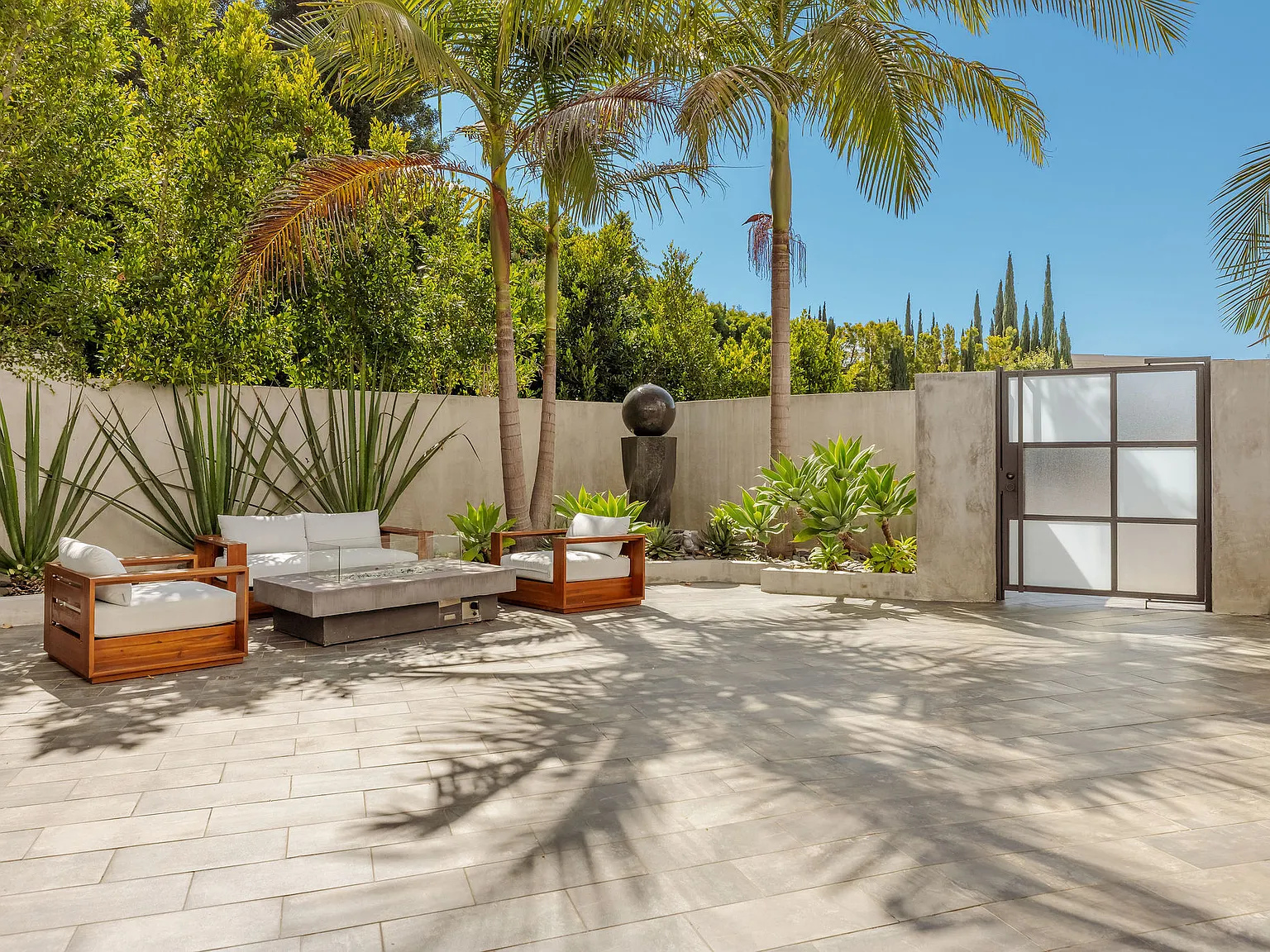 Pinnacle Pl, Beverly Hills — Photo 3